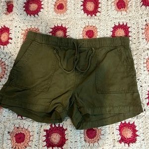 Green gap women’s shorts small